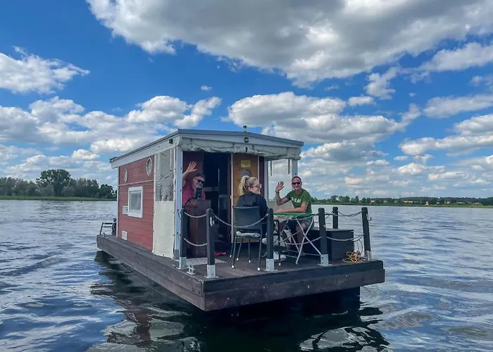 Ausflugsrestaurant&Pension Aalbude&Hausfloßvermietung 15 PS am Kummerower See-Verchen