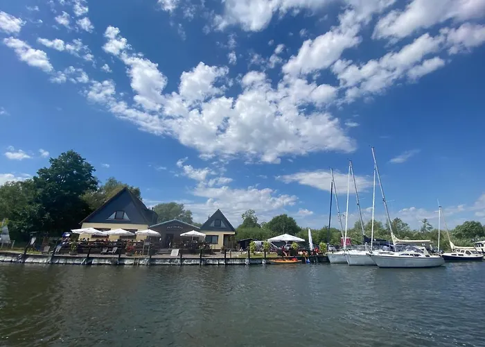 Ausflugsrestaurant&Pension Aalbude&Hausfloßvermietung 15 PS am Kummerower See-Verchen